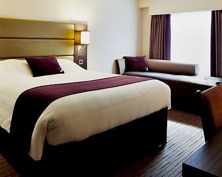 Premier Inn Premier Inn Heathrow Airport Terminal 4 ستانويل المظهر الخارجي الصورة