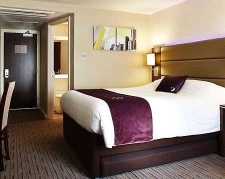 Premier Inn Premier Inn Heathrow Airport Terminal 4 ستانويل المظهر الخارجي الصورة