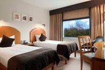 Premier Inn Premier Inn Heathrow Airport Terminal 4 ستانويل المظهر الخارجي الصورة