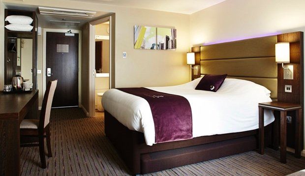 Premier Inn Premier Inn Heathrow Airport Terminal 4 ستانويل المظهر الخارجي الصورة